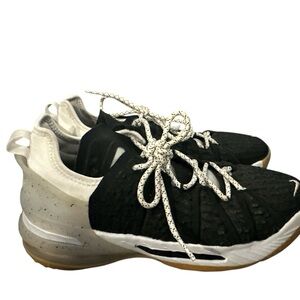 Nike LeBron 18 Black White (GS) youth basketball shoes Size 7Y great condition